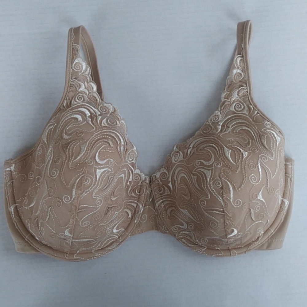 Playtex Secrets Side Smoothing Embroidered Underwire Bra 36DD Nude Tan
